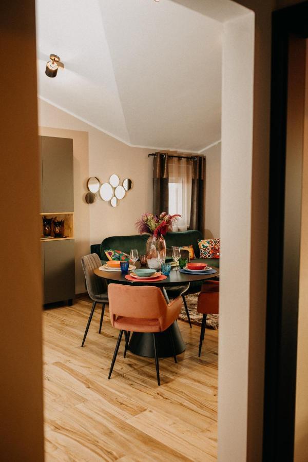 Villa Sunset Pool & Spa Apartments Згорнье-Шкофье Экстерьер фото