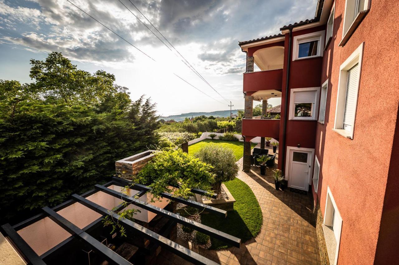 Villa Sunset Pool & Spa Apartments Згорнье-Шкофье Экстерьер фото