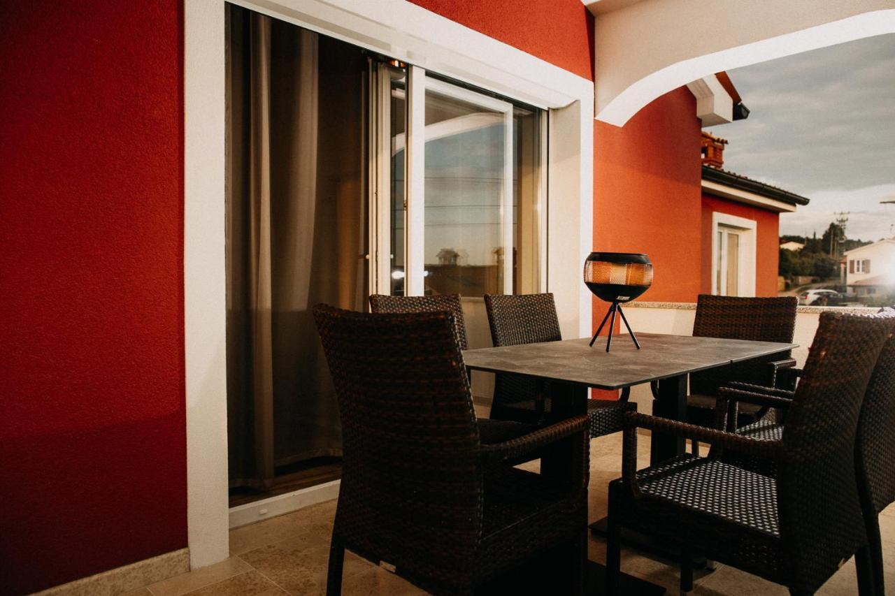 Villa Sunset Pool & Spa Apartments Згорнье-Шкофье Экстерьер фото