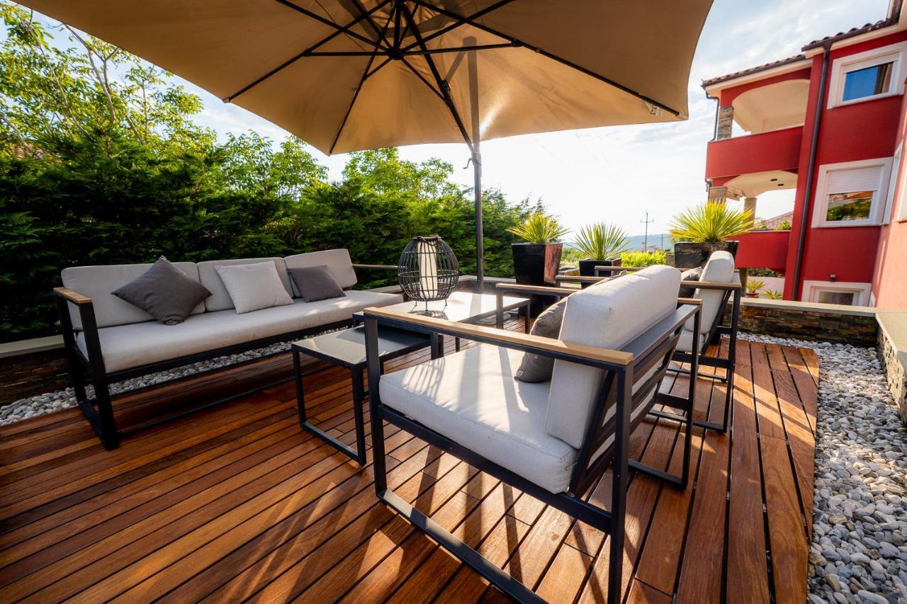 Villa Sunset Pool & Spa Apartments Згорнье-Шкофье Экстерьер фото
